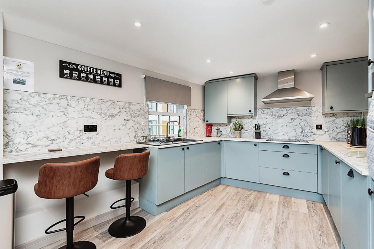 The Burton Penthouse By Fortuna Property Cheltenham Exterior foto