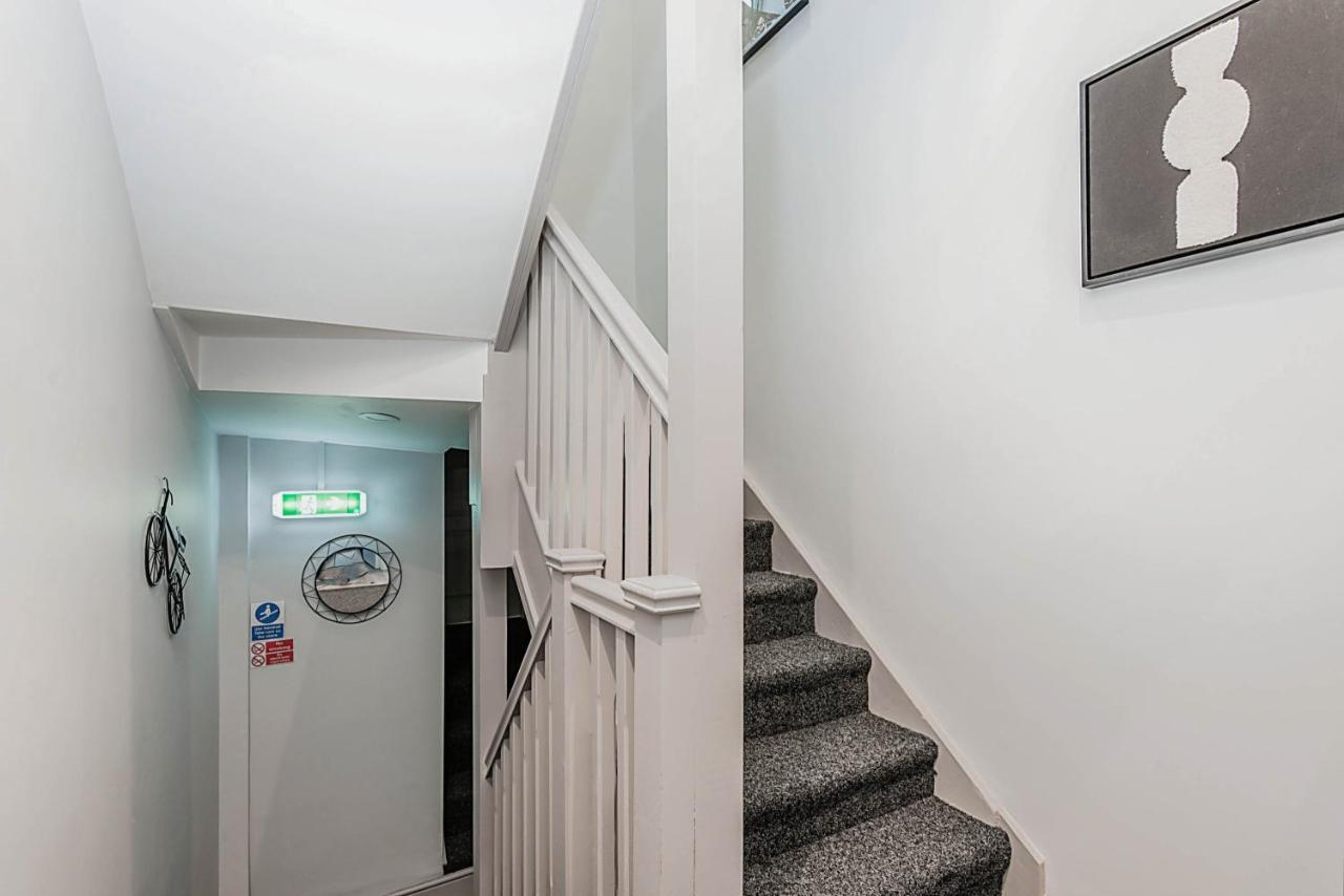 The Burton Penthouse By Fortuna Property Cheltenham Exterior foto