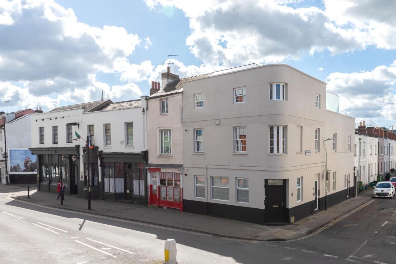 The Burton Penthouse By Fortuna Property Cheltenham Exterior foto